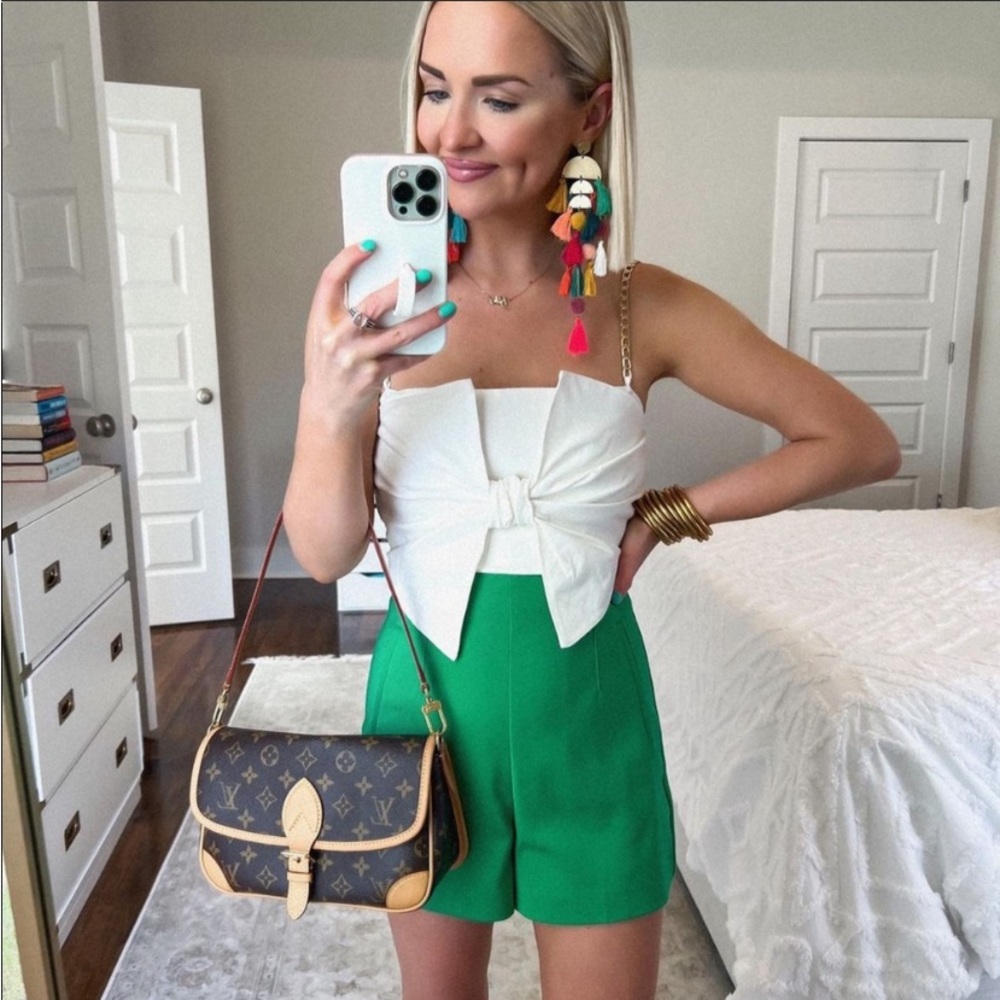 Zara chain top